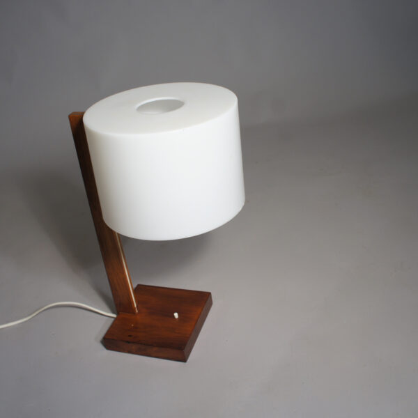 Desk lamp in rosewood by Uno & Östen Kristiansson for Luxus, Sweden. Bordslampa i jakaranda Wigerdals Värld