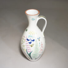 Stig Lindberg for Gustavsberg. Decorated vase in faience. Hänkelvas i fajans wigerdals värld
