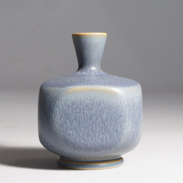 Anders Dolk, Bältarbo Sweden. Signed minature vase in stoneware with harefur glaze. Miniatyr vas i stengods harpälsglasyr. wigerdals