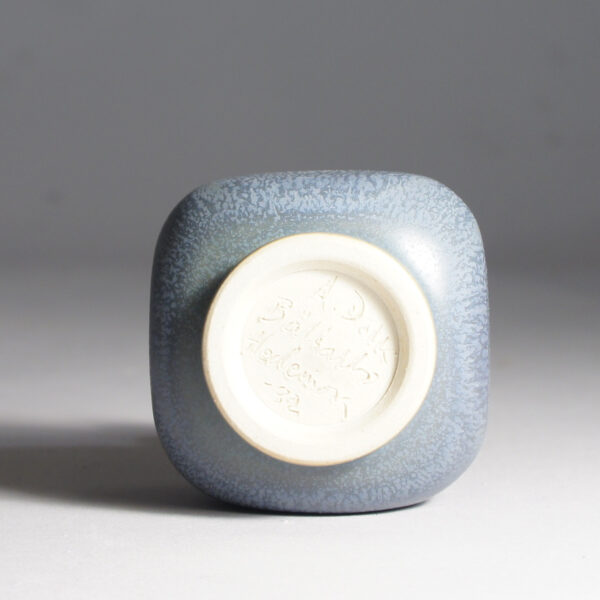 Anders Dolk, Bältarbo Sweden. Signed minature vase in stoneware with harefur glaze.