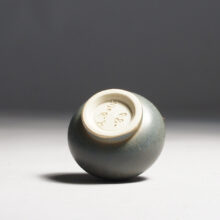 Anders Dolk, Bältarbo Sweden. Signed minature vase in stoneware with harefur glaze. Minityrvas i stengods med harpälsglasyr. Wigerdals