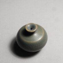 Anders Dolk, Bältarbo Sweden. Signed minature vase in stoneware with harefur glaze. Miniatyrvas i stegods harpälsglasyr Wigerdals.se