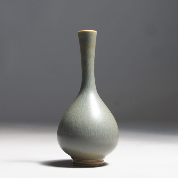 Anders Dolk, Bältarbo Sweden. Signed minature vase in stoneware with harefur glaze. Minityrvas i stengods harpälsglasyr. Wigerdals Värld
