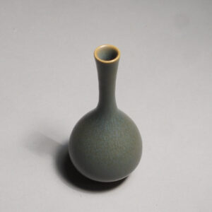 Anders Dolk, Bältarbo Sweden. Signed minature vase in stoneware with harefur glaze. Miniatyrvas i stegods harpälsglasyr Wigerdals Värld