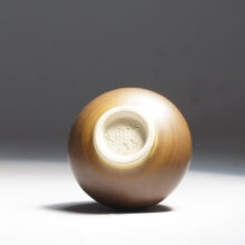 Anders Dolk, Bältarbo Sweden. Signed minature vase in stoneware with harefur glaze. Miniatyrvas i stengods harpälsglasyr. wigerdals värld