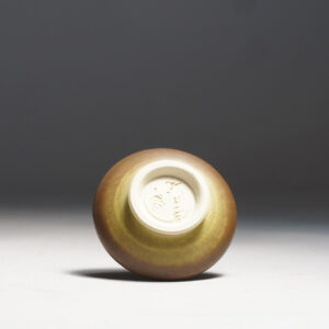 Anders Dolk, Bältarbo Sweden. Signed minature vase in stoneware with harefur glaze. Miniatyrvas i stengods Wigerdal.com