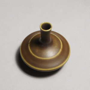 Anders Dolke, Bältarbo Sweden. Signed minature vase in stoneware with harefur glaze. Miniatyrvas i stengods Wigerdals