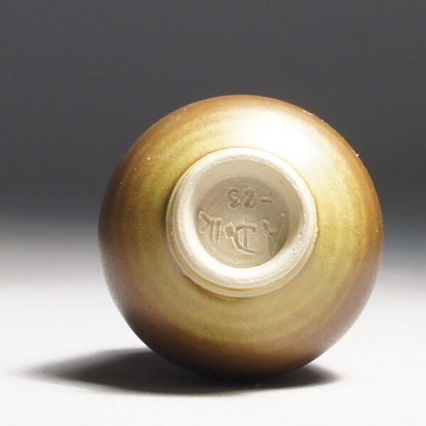 Anders Dolk, Bältarbo Sweden. Signed minature vase in stoneware with harefur glaze. Miniatyrvas i stengods harpälsglasyr. Wigerdals Värld