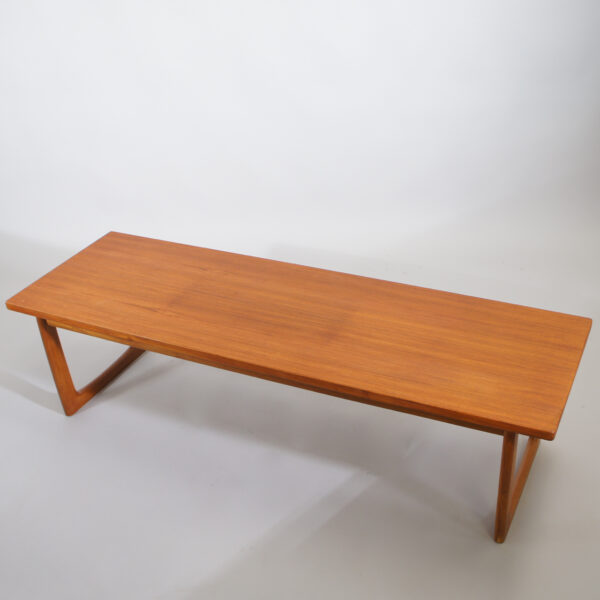 1960's bench in teak.