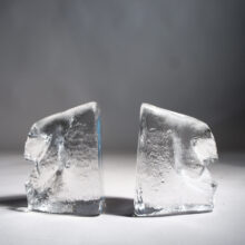 Erik Höglund for Kosta, Sweden book stand in glass. Bokstöd i glas Wigerdals