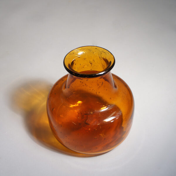 Erik Höglund för Kosta, Sweden brown glass vase. brun glasvas Wigerdals