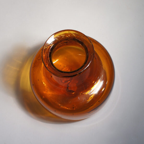 Erik Höglund för Kosta, Sweden brown glass vase. brun glass vase Wigerdals