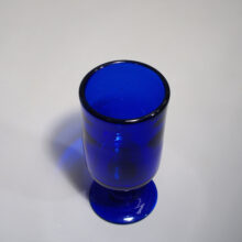 Erik Höglund för Kosta, Sweden blue glass vase on foot. Glasvas på fot Wigerdals
