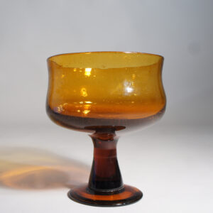 Erik Höglund för Kosta, Sweden brown glass bowl on foot. Brun skål på fot Wigerdals