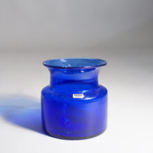 Erik Höglund för Kosta, Sweden glass vase. blå glasvas Wigerdals.com