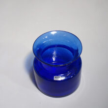 Erik Höglund för Kosta, Sweden glass vase. blå glasvas Wigerdals