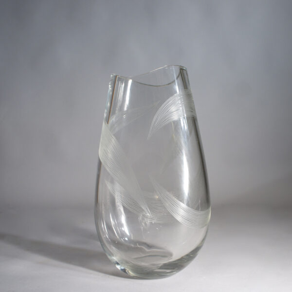 Large glass vase with etchings 1950's glasvas med etsningar Wigerdals