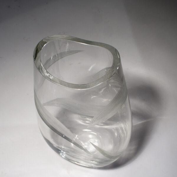 Large glass vase with etchings 1950's glasvas med etsningar Wigerdals