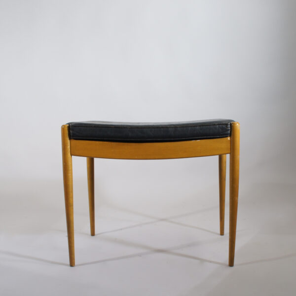 1950's stool in beech and black leather Pall i svart läder wigerdals