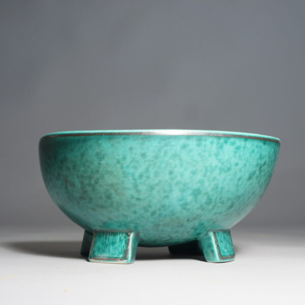 Wilhelm Kåge for Gustavsberg, Sweden. "Argenta". Ceramic bowl on feet in stoneware with decoration in silver. Skål i stengods Wigerdals Värld