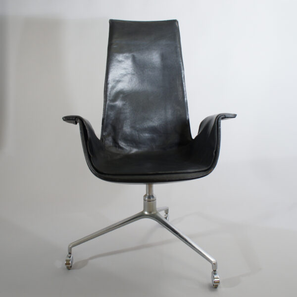 Jørgen Kastholm & Preben Fabricius for Alfred Kill. "Tulip chair". Office chair on wheels in leather Kontorsstol på hjul i svart skinn Wigerdals Värld