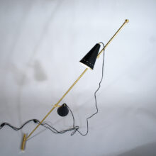 Leaning floor lamp in brass 1950's . Lutande golvlampa i mässing Wigerdals