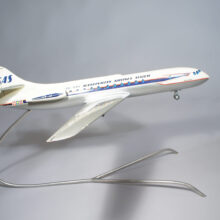 Sud Aviation Caravelle model on stand. SAS Scandinavian Airlines System. Resebyråplan flygplansmodell på stativ Wigerdals Värld