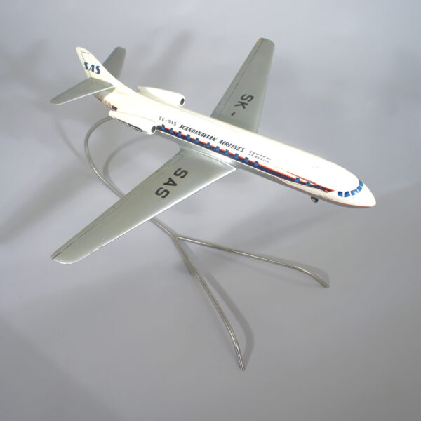 Sud Aviation Caravelle model on stand. SAS Scandinavian Airlines System. Aircraft model Flygplansmodell resebyråplan på stativ Wigerdals