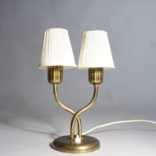 1950s double armed desk lamp in brass by Böhlmarks, Sweden. Tvåarmad bordslampa i mässing Wigerdals
