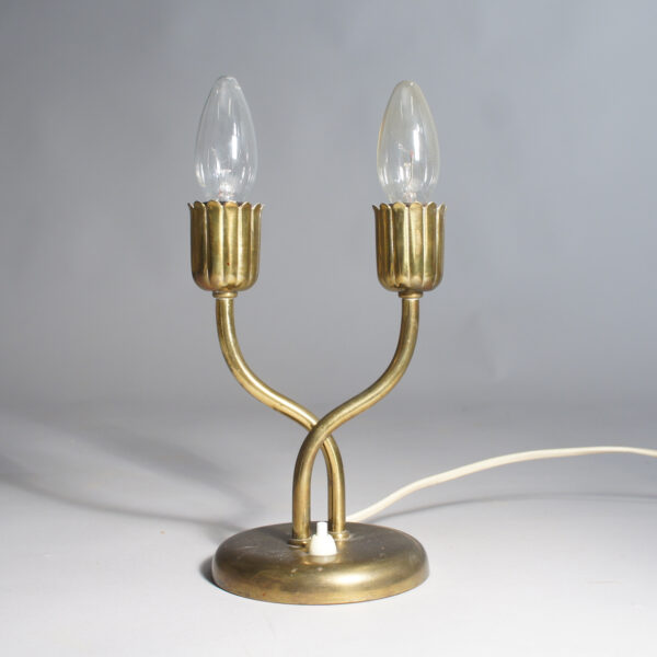 1950s double armed desk lamp in brass by Böhlmarks, Sweden. Tvåarmad bordslampa i mässing Wigerdals