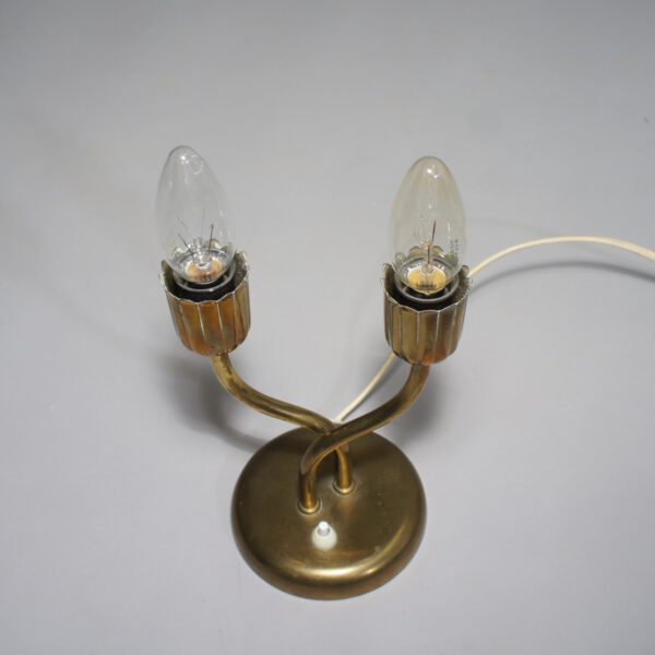 1950s double armed desk lamp in brass by Böhlmarks, Sweden. Tvåarmad bordslampa imässing Wigerdals Värld