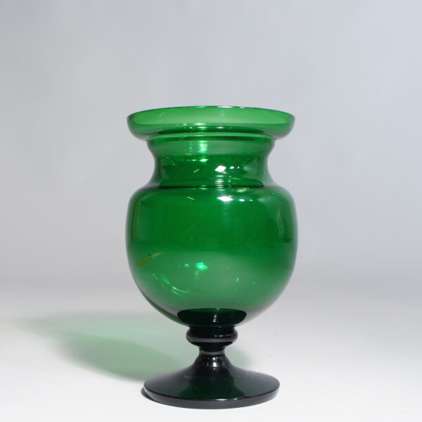 Estrid Eriksson for Svenskt Tenn, Sweden. Green glass vase Grön glasvas Wigerdal