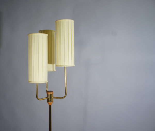 1950's three shade floor lampa in teak and brass. tre-armad golvlampa i mässing och teak Wigerdals Värld