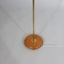1950's three shade floor lampa in teak and brass. Tre-armad golvlampa i mässing och teak wigerdal.com
