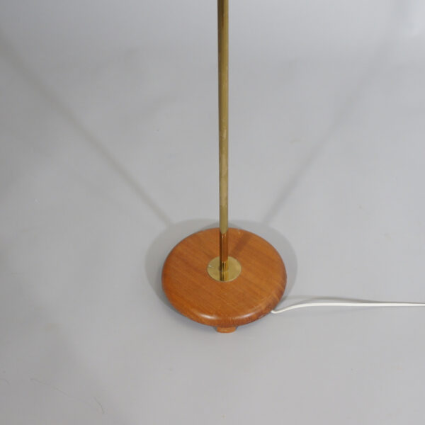 1950's three shade floor lampa in teak and brass. Tre-armad golvlampa i mässing och teak wigerdal.com