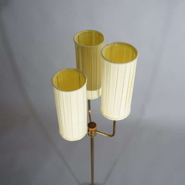 1950's three shade floor lampa in teak and brass. Tre-armad golvlampa i mässing och teak. Wigerdals