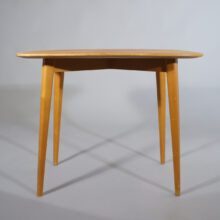 Elias Svedberg for NK, Nordiska Kompaniet. 1950's Side table in birch.