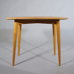 Elias Svedberg for NK, Nordiska Kompaniet. 1950's Side table in birch.