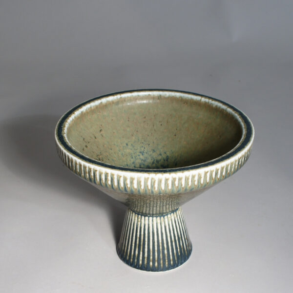 Carl-Harry Stålhane for Rörstrand, Sweden. Signed bowl on foot in stoneware. Skål på fot i stengods Wigerdals