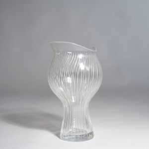 Tapio Wirkkala for Iittala. Hand blown cut clear glass vase internally decorated with spiral threads of black glass. Mod 3213 1947. Tidig glas vas . Wigerdals