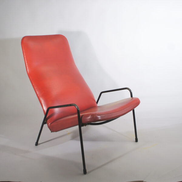 Alf Svensson for Dux, Sweden. "Countour". Easy chair in sky with legs in metal. Fåtölj Wigerdals