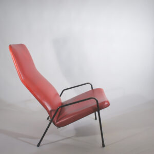 Alf Svensson for Dux, Sweden. "Countour". Easy chair in sky with legs in metal. Fåtölj klädd i vinyl med ben i stål. Wigerdals