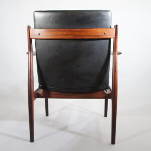 Arne Vodder for Sibast, Denmark. Arm chair in rosewood and leather. Mod 431. Karmstol i jakaranda svart skinn Wigerdals