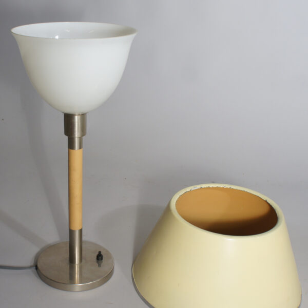 Desk lamp in brass, marbel and glass with bird sculpture. Bordslampa i metall, läder och glas. 1930-tal. Wigerdals Värld