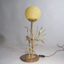 Desk lamp in brass, marbel and glass with bird sculpture. Wigerdals Värld