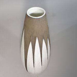 Anna-Lisa Thomson for Ekeby, Sweden. "Paprika" Floor vase in stoneware. Golvvas Wigerdals