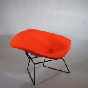 Harry Bertoia for Knoll, USA. Diamond chair low. Wigerdals Värld