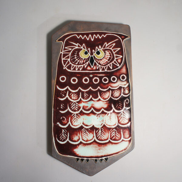 Annikki Hovisaari for Arabia, Finland. Wall plaquet in stoneware Owl motiv. Keramiktavla Ugglemotiv Wigerdals Värld