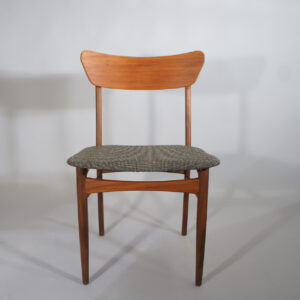 Dining chair in teak by Schionning and Elgaard, Denmark. Matstolar i teak Wigerdals Värld