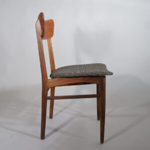 Dining chair in teak by Schionning and Elgaard, Denmark. Matstolar i teak Wigerdals Värld